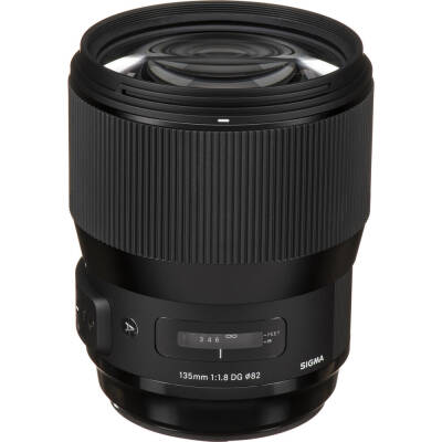 Sigma 135mm F1.8 DG HSM ART Lens (Canon Bayonet) - 1