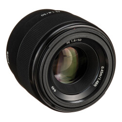 Sony FE 50mm f/1.8 Lens (SEL50F18F) - 4