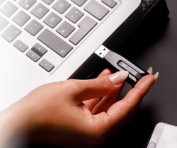 Verbatim 128GB V3 USB 3.2 Gen 1 USB Sürücü - 4