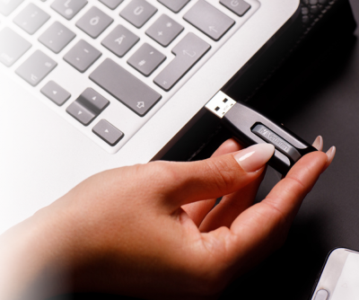 Verbatim 32GB V3 USB 3.2 Gen 1 USB Sürücü - 4